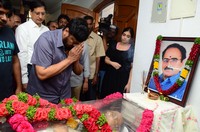 Chiranjeevi pays homage to Vijaya Bapineedu